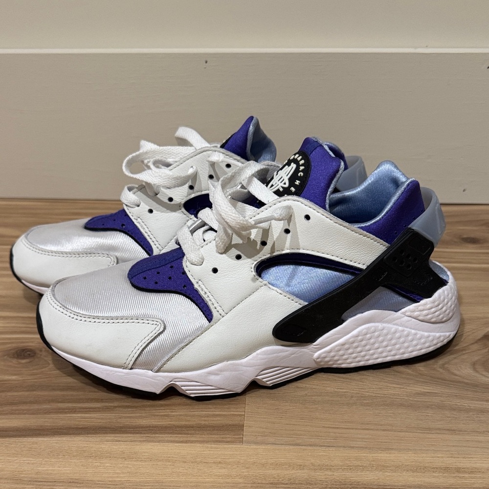 Women’s Nike Air Huaraches Worn once